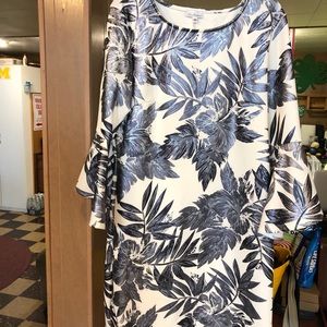 Beautiful floral patterned dress!